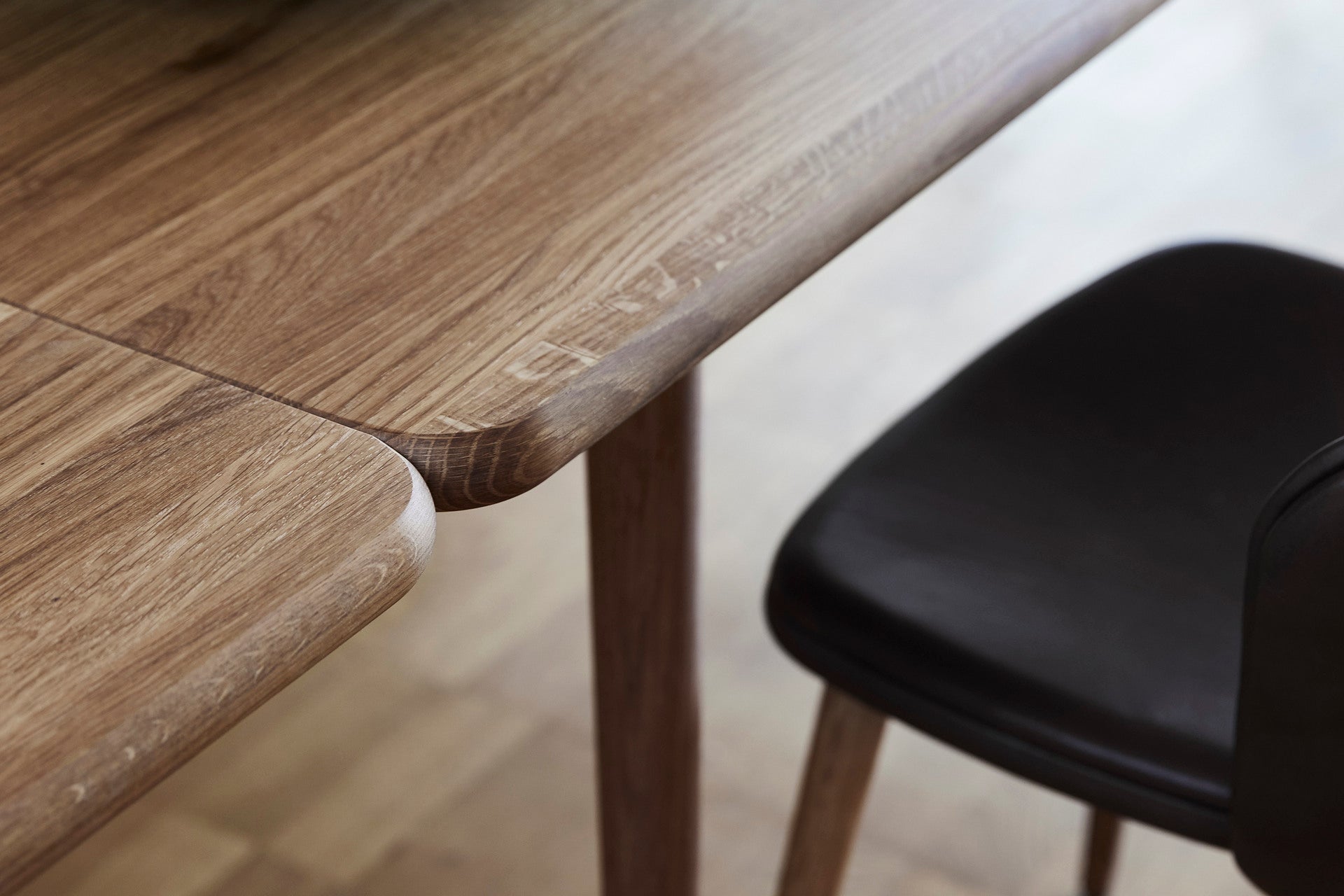 Stolab© Miss Holly upholstered chair and Miss Holly table 0408 (1).jpg
