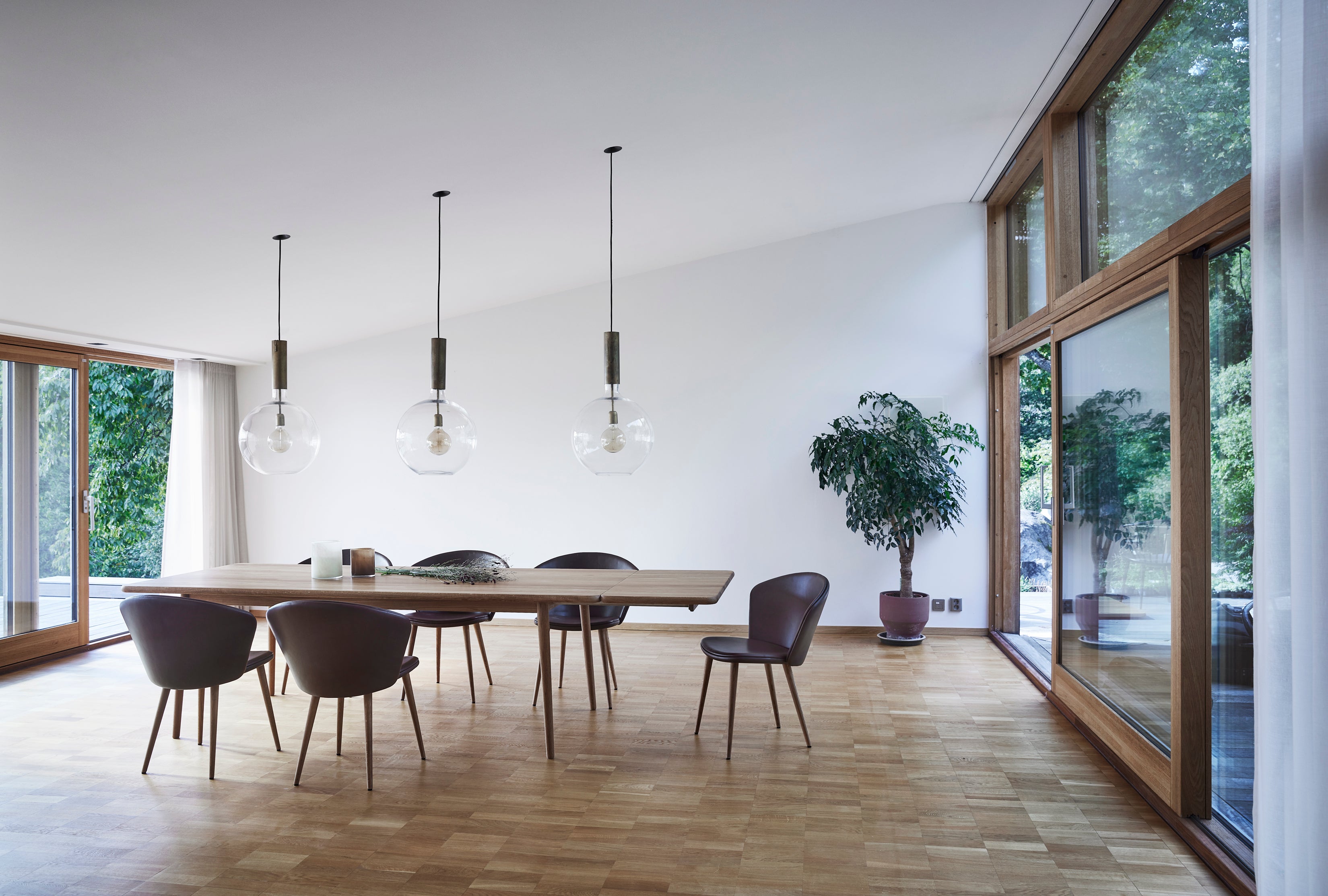 Stolab© Miss Holly upholstered chair and Miss Holly table 0411.jpg